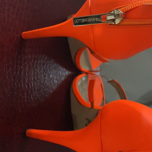 Tamara Mellon neon orange heels - Picture 7 of 8
